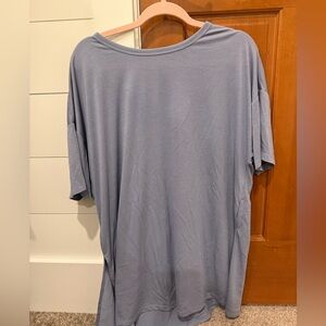 OLD NAVY ACTIVEWEAR T-SHIRT SIZE MEDIUM IN GOOD CONDITION PURPLY COLOR WOMENS